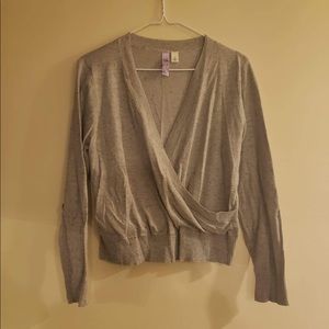 Francesca’s sweater shirt in grey small